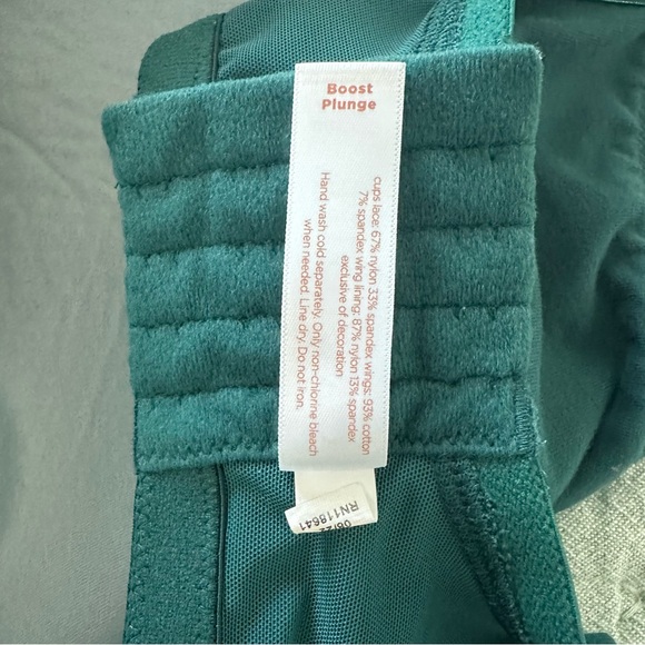 Cacique Modern Lace Covered Lightly Lined Full Coverage Boost Plunge Bra 44DDD - Picture 6 of 6